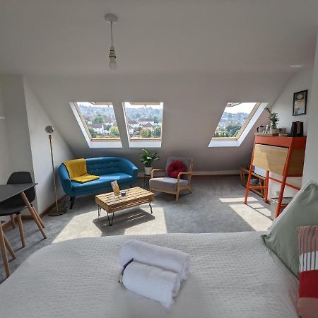 *Large Unique Retro Private Attic & Bathroom* برايتون المظهر الخارجي الصورة