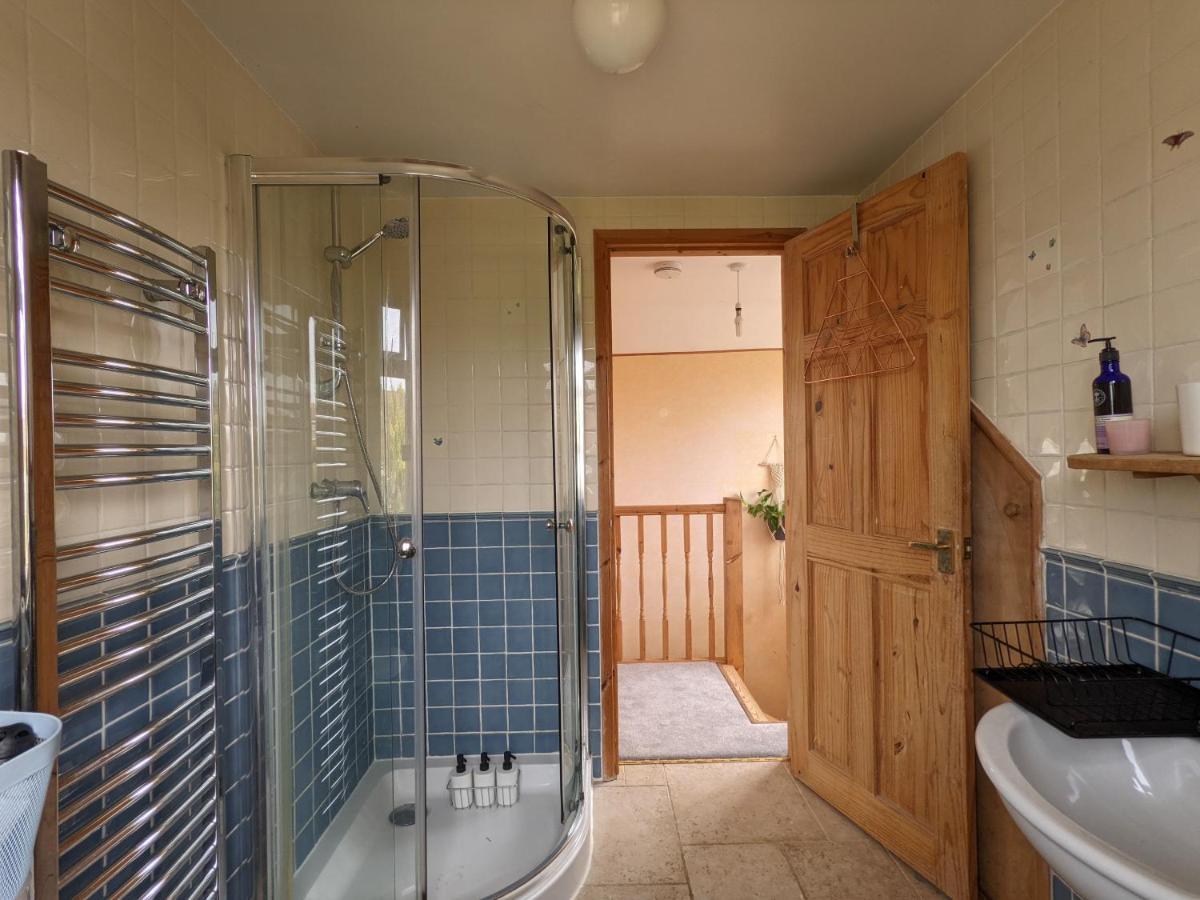 *Large Unique Retro Private Attic & Bathroom* برايتون المظهر الخارجي الصورة