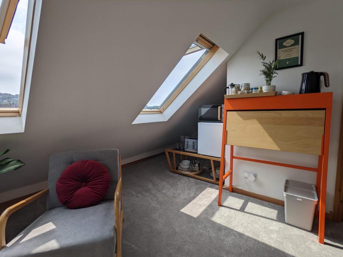 *Large Unique Retro Private Attic & Bathroom* برايتون المظهر الخارجي الصورة